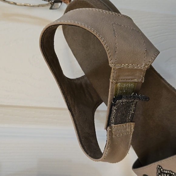 3 for $20☢️Natural Soul-Sandals,7.5W,beige,decoratedsilver,brass, crystal beads. - Picture 3 of 9